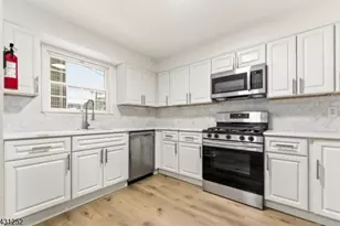 18 E Kinney St, Newark, NJ 07102 - Photo 3