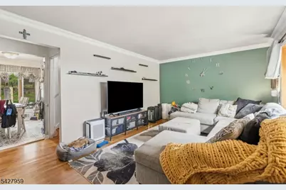 46 Pershing Pl, Woodland Park, NJ 07424 - Photo 3