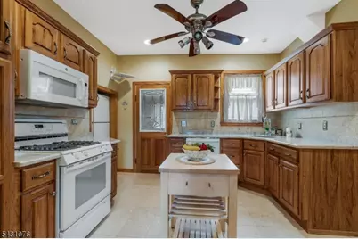 77 Livingston Ave, New Providence, NJ 07974 - Photo 9
