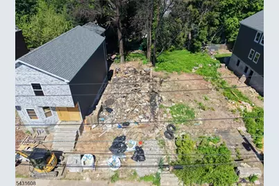 73 Montgomery Ave, Irvington, NJ 07111 - Photo 9
