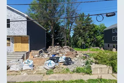73 Montgomery Ave, Irvington, NJ 07111 - Photo 3