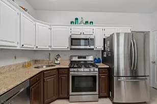 11 Strawberry Hill Rd, Branchburg Township, NJ 08876 - Photo 11