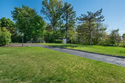8 Maple Ave, East Hanover Township, NJ 07936 - Photo 27