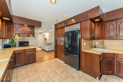 8 Maple Ave, East Hanover Township, NJ 07936 - Photo 9
