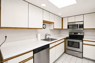 332B Quinton Dr, Monroe Township, NJ 08831 - Photo 13