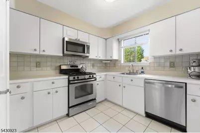 10 Cedar Ct, Raritan Township, NJ 08822 - Photo 5