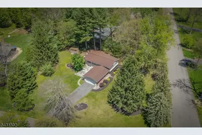 8 Woodland Dr, Washington Township, NJ 07853 - Photo 3