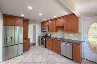 8 Woodland Dr, Washington Township, NJ 07853 - Photo 5