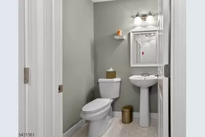 712 Firethorn Dr, Union Township, NJ 07083 - Photo 9