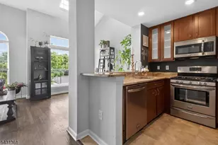 712 Firethorn Dr, Union Township, NJ 07083 - Photo 5