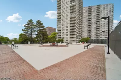 2000 Linwood Ave #4P, Fort Lee, NJ 07024 - Photo 23