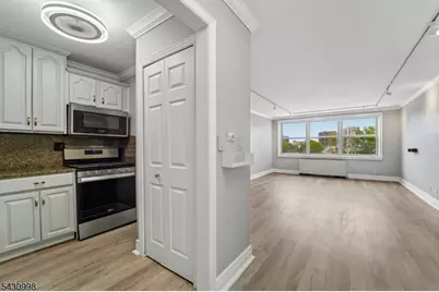 2000 Linwood Ave #4P, Fort Lee, NJ 07024 - Photo 7
