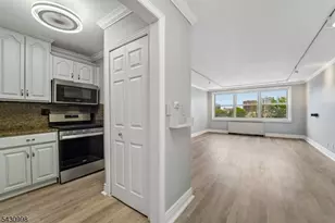 2000 Linwood Ave, Fort Lee, NJ 07024 - Photo 7