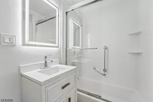 2000 Linwood Ave, Fort Lee, NJ 07024 - Photo 15