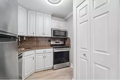 2000 Linwood Ave #4P, Fort Lee, NJ 07024 - Photo 5