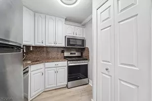 2000 Linwood Ave, Fort Lee, NJ 07024 - Photo 5