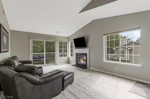 18 Pine Ct, Bedminster Township, NJ 07921 - Photo 3