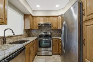 18 Pine Ct, Bedminster Township, NJ 07921 - Photo 11