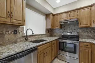 18 Pine Ct, Bedminster Township, NJ 07921 - Photo 9