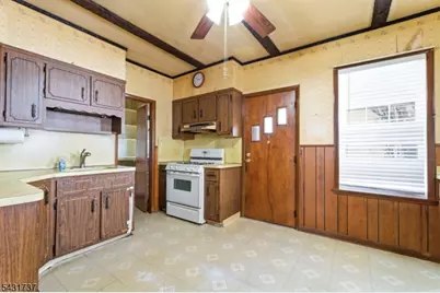 339 Lawrie St, Perth Amboy, NJ 08861 - Photo 7