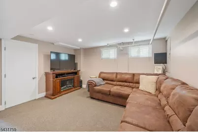 15 Valley Rd, Nutley, NJ 07110 - Photo 33