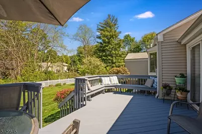 16 Brook Dr North, Morris Plains, NJ 07950 - Photo 9