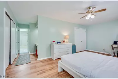 1402 Maplecrest Rd, Edison, NJ 08820 - Photo 27