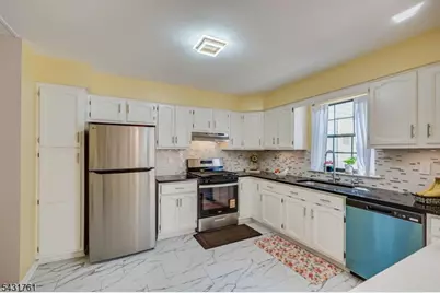 1402 Maplecrest Rd, Edison, NJ 08820 - Photo 21