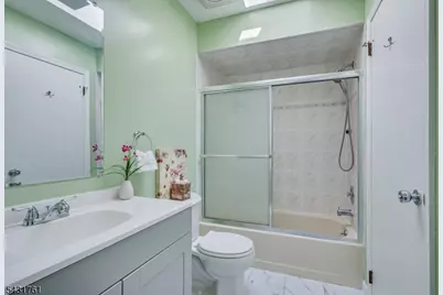 1402 Maplecrest Rd, Edison, NJ 08820 - Photo 29