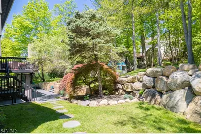 40 Schirra Dr, Wanaque, NJ 07465 - Photo 29