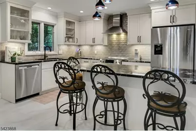 8 Pembroke Dr, Mendham, NJ 07945 - Photo 11