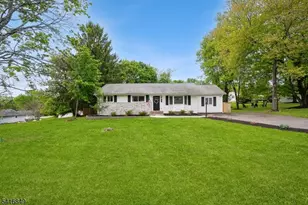 101 Sunnyview Ave W, Mansfield Township, NJ 07840 - Photo 1
