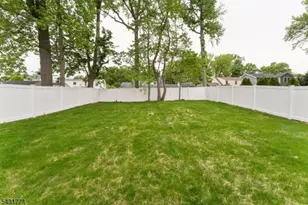 185 Maple St, Roselle Park, NJ 07204 - Photo 25