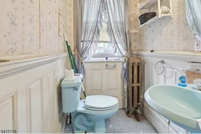141 Aycrigg Ave, Passaic, NJ 07055 - Photo 25