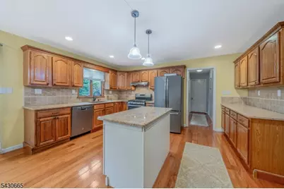 11 Ledgerock Ct, Parsippany, NJ 07950 - Photo 9