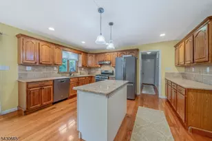 11 Ledgerock Ct, Parsippany, NJ 07950 - Photo 9