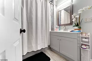 132 Jerome Pl, Bloomfield, NJ 07003 - Photo 13