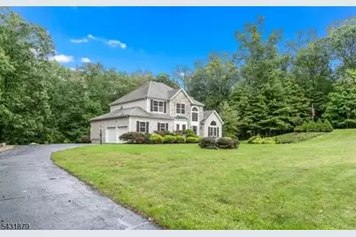 8 Whispering Woods Ln, Sparta Township, NJ 07871 - Photo 11