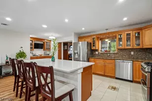 22 Spier Dr, Livingston, NJ 07039 - Photo 9