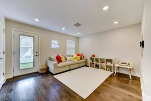 402 Saratoga Ct, Branchburg Township, NJ 08876 - Photo 23
