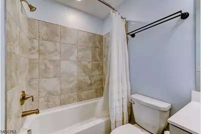 402 Saratoga Ct, Branchburg Township, NJ 08876 - Photo 19