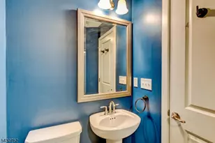 402 Saratoga Ct, Branchburg Township, NJ 08876 - Photo 25