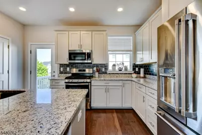 402 Saratoga Ct, Branchburg Township, NJ 08876 - Photo 7