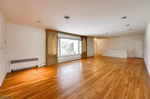 17 Oxford Dr, Livingston, NJ 07039 - Photo 3