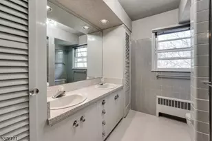 17 Oxford Dr, Livingston, NJ 07039 - Photo 19