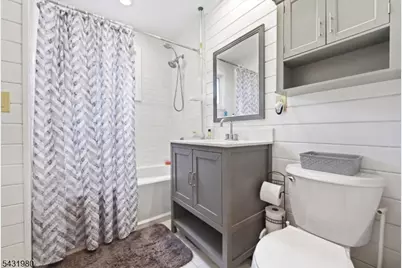 160 Ashland Ave, Bloomfield Twp., NJ 07003 - Photo 13