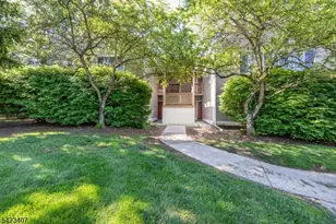 14 Falcon Ridge Way, Hamburg, NJ 07419 - Photo 1