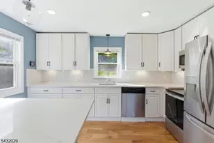 931 Plymouth Lake Dr, Stillwater, NJ 07860 - Photo 11