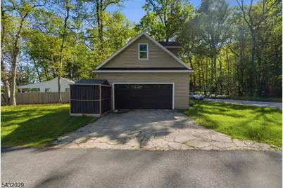931 Plymouth Lake Dr, Stillwater, NJ 07860 - Photo 5