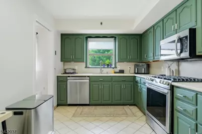 18 Hudson St, Nutley, NJ 07110 - Photo 9
